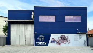 Trinity completa 5 anos com casa nova